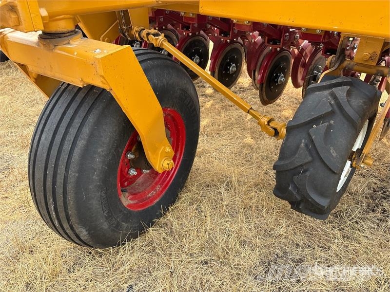 Haybuster 107C 20 in Air Seeder Σπορείς