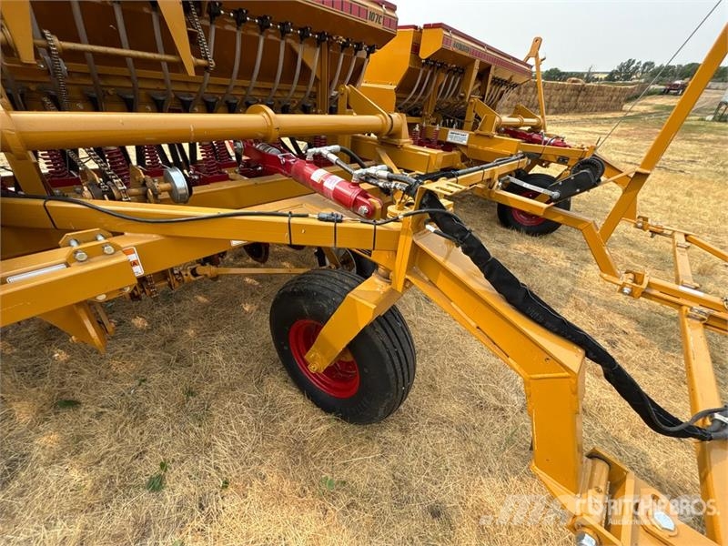 Haybuster 107C 20 in Air Seeder Σπορείς