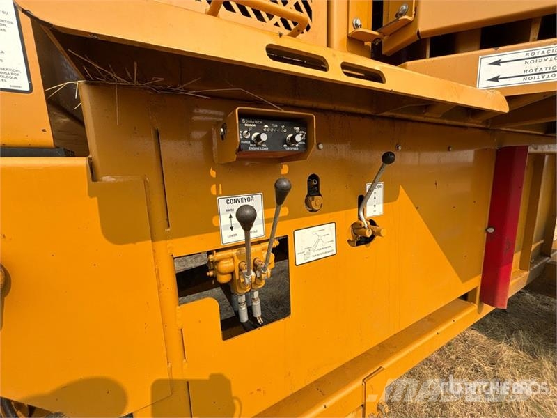 Haybuster H-1130 Bale Processor آلات تمزيق الحزم وتقطيعها ونشرها