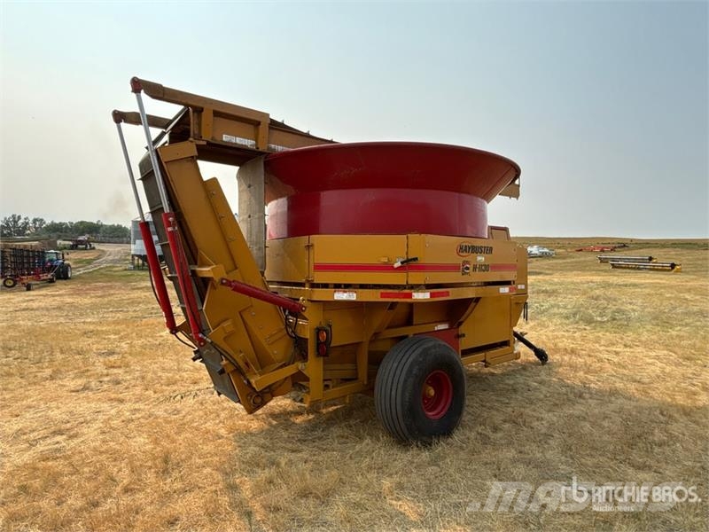 Haybuster H-1130 Bale Processor آلات تمزيق الحزم وتقطيعها ونشرها