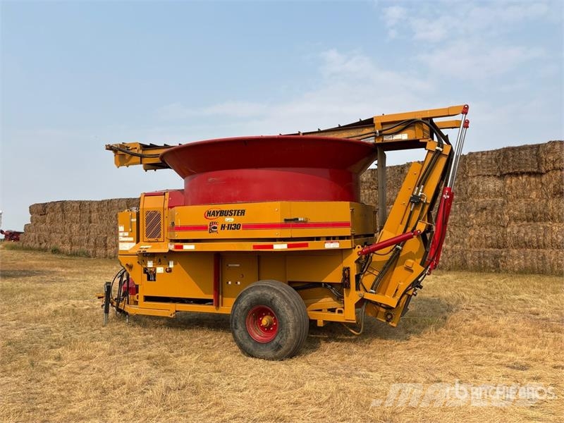 Haybuster H-1130 Bale Processor آلات تمزيق الحزم وتقطيعها ونشرها