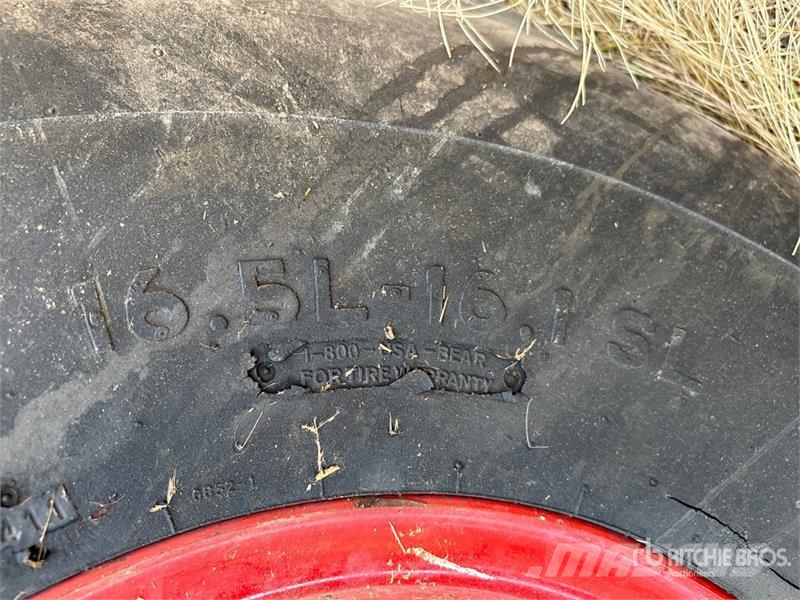 Haybuster H-1130 Bale Processor آلات تمزيق الحزم وتقطيعها ونشرها