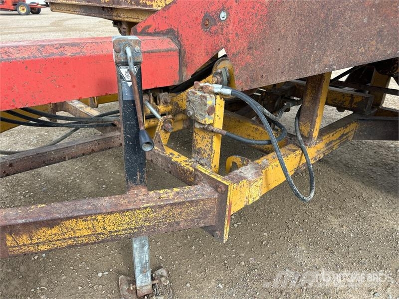 Haybuster S 10 ft x 4 ft Bale Processor Rullipurustid, noad ja lahtirullijad