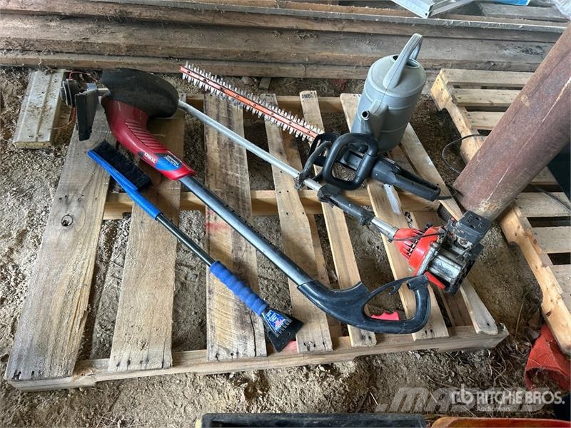 Hedge Trimmer, Weed Trimmer, Watering Can and Snow Drugi deli