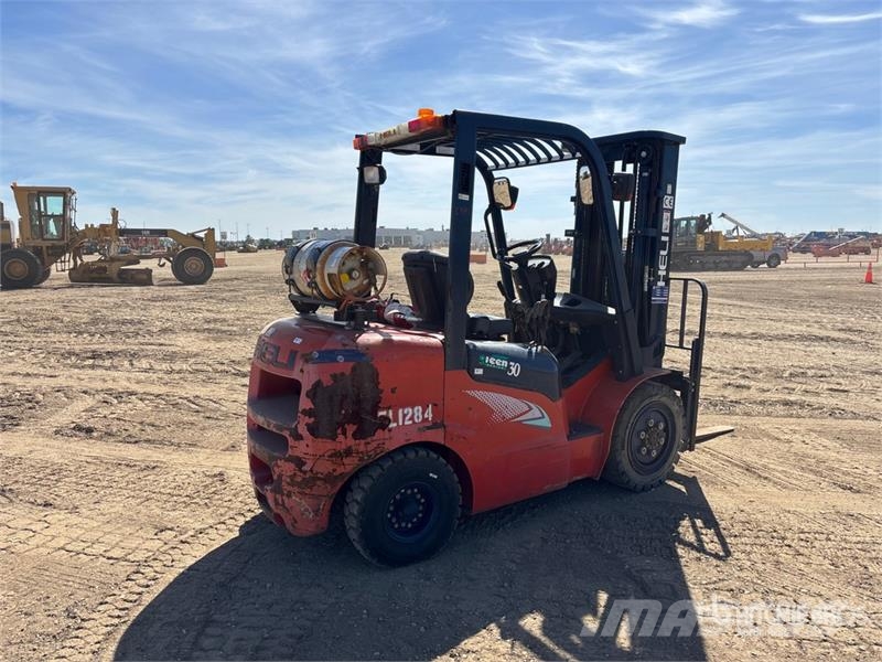 Heli CPYD30-RC3G 5400 lb Pneumatic Tire Forklift Autres Chariots élévateurs