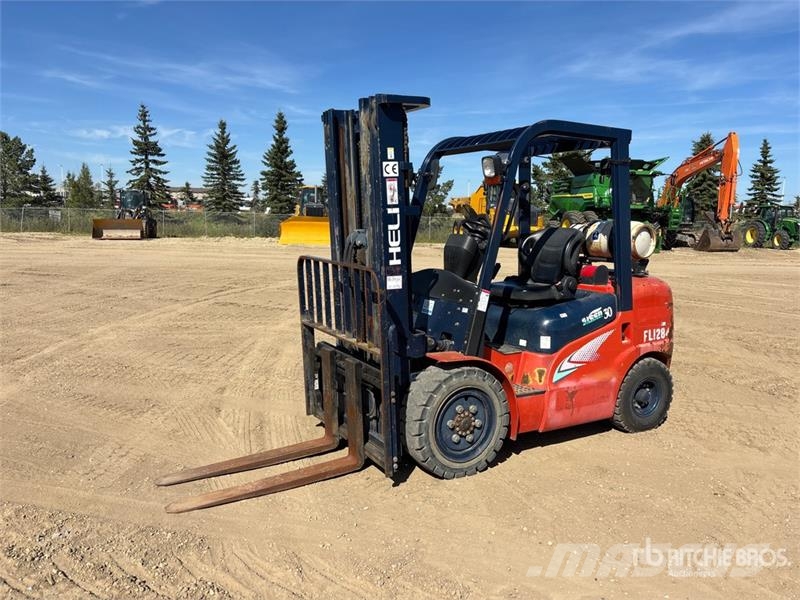 Heli CPYD30-RC3G 5400 lb Pneumatic Tire Forklift Autres Chariots élévateurs