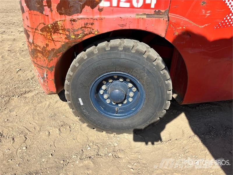 Heli CPYD30-RC3G 5400 lb Pneumatic Tire Forklift Autres Chariots élévateurs
