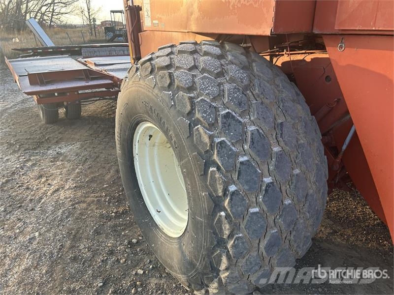 Hesston 4910 Szögletes bálázók
