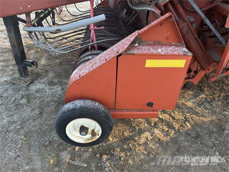Hesston 4910 Szögletes bálázók