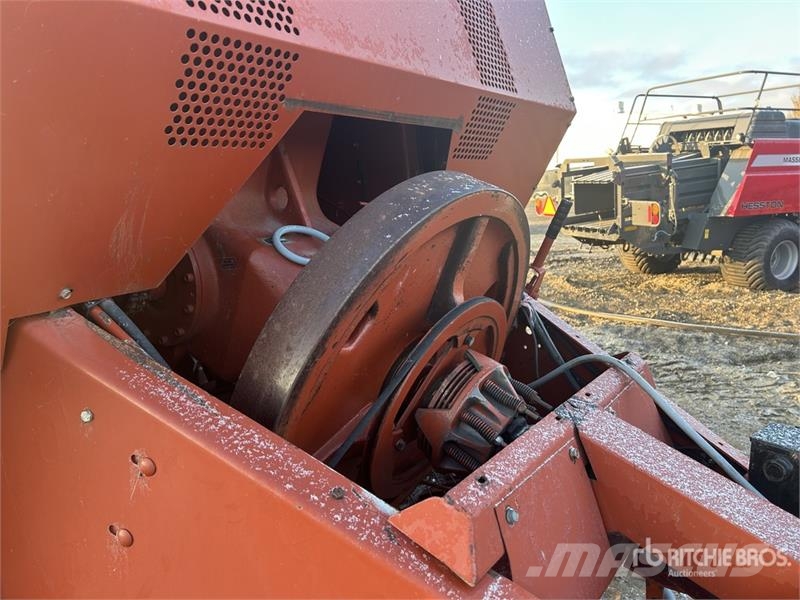 Hesston 4910 Szögletes bálázók