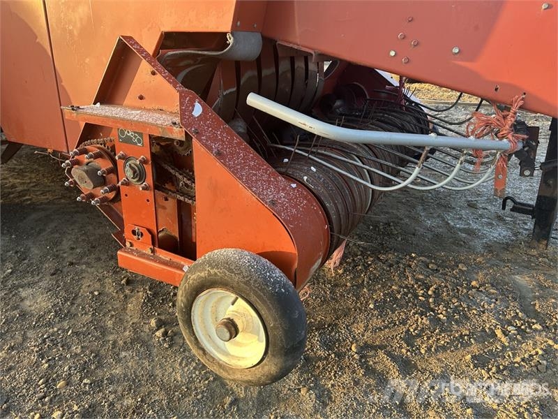 Hesston 4910 Szögletes bálázók