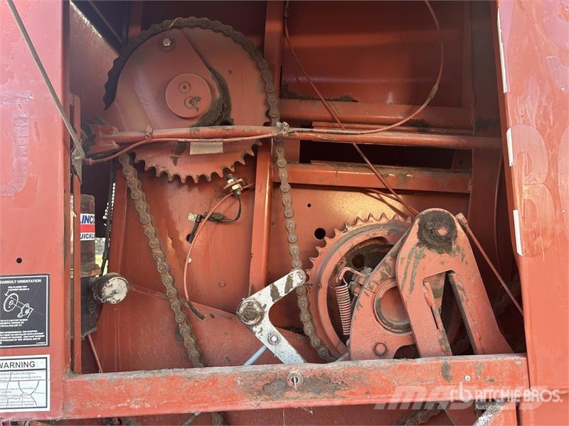 Hesston 4910 Szögletes bálázók
