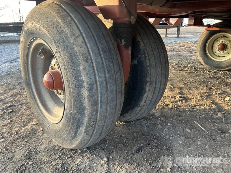 Hesston 4910 Szögletes bálázók
