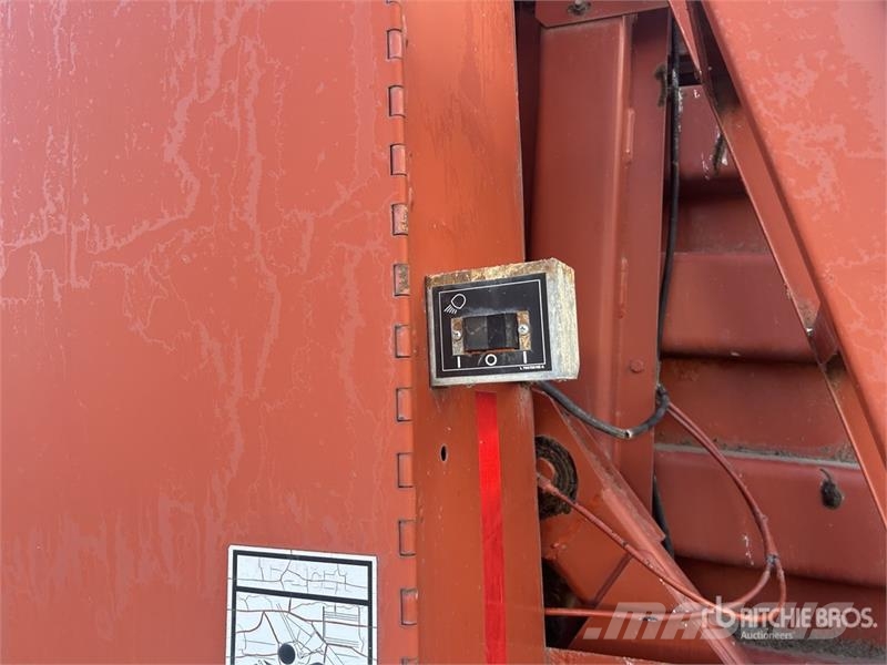 Hesston 4910 Szögletes bálázók