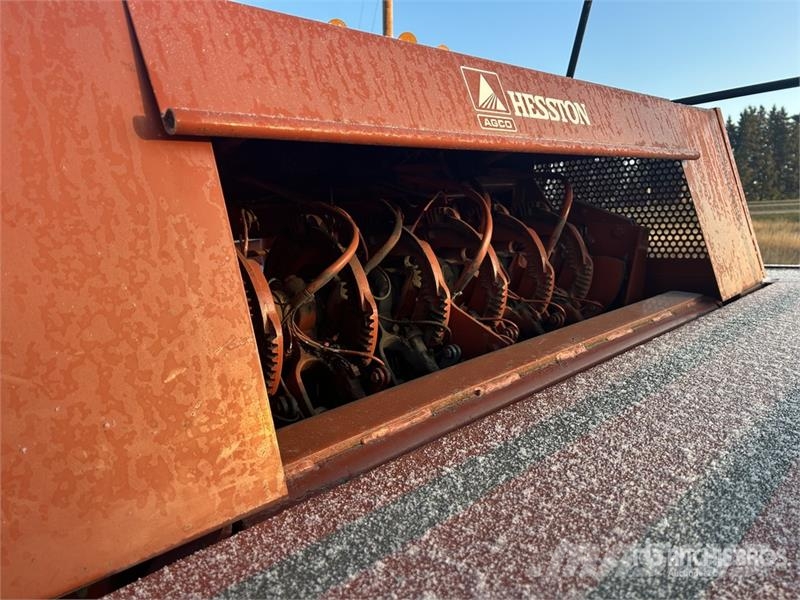 Hesston 4910 Szögletes bálázók