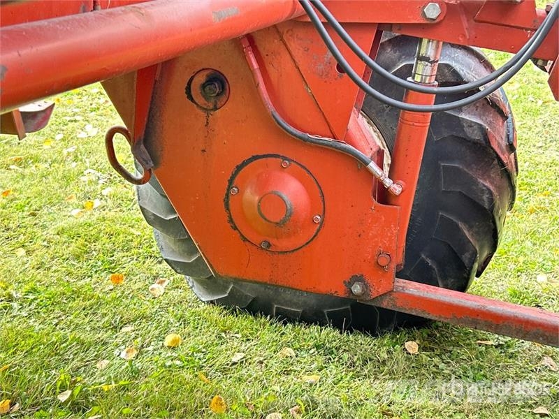 Hesston 6450 18 ft Swather Windrower محشات