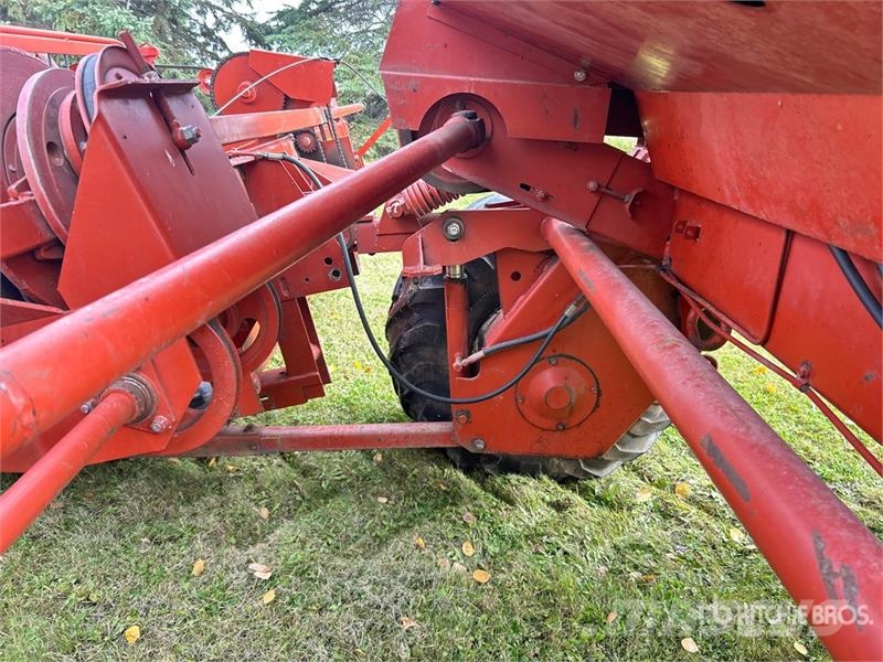 Hesston 6450 18 ft Swather Windrower محشات