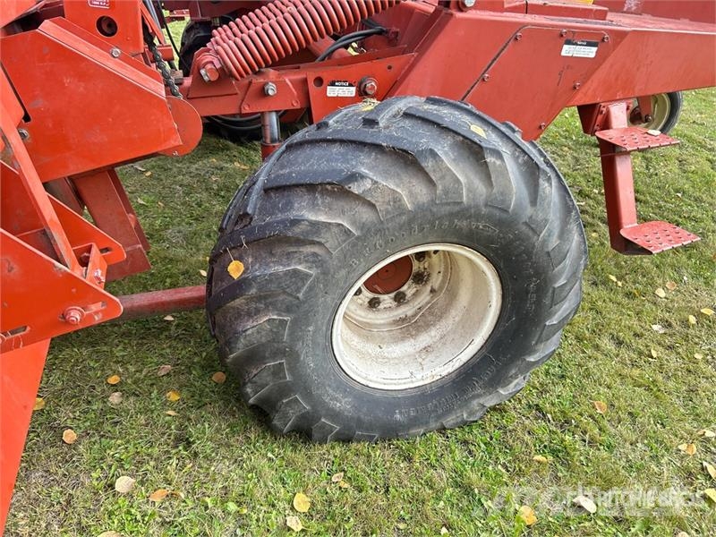 Hesston 6450 18 ft Swather Windrower محشات