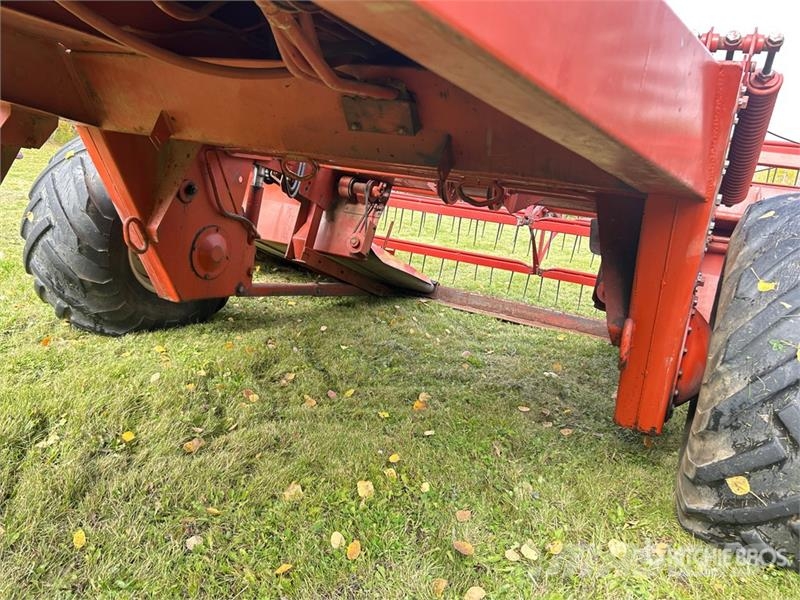 Hesston 6450 18 ft Swather Windrower محشات