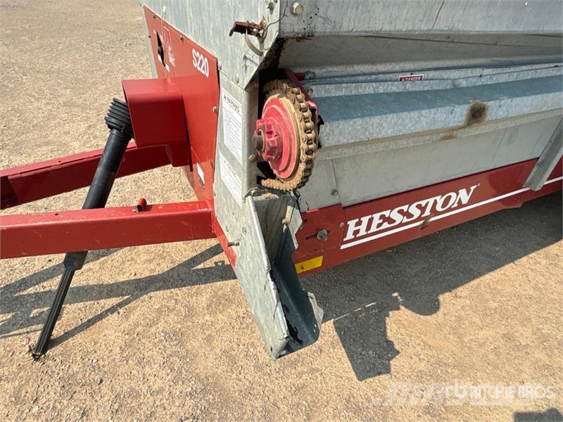Hesston S220 S/A Manure Spreader معدات توزيع السماد العضوي