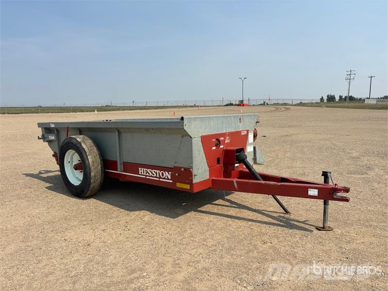 Hesston S220 S/A Manure Spreader معدات توزيع السماد العضوي