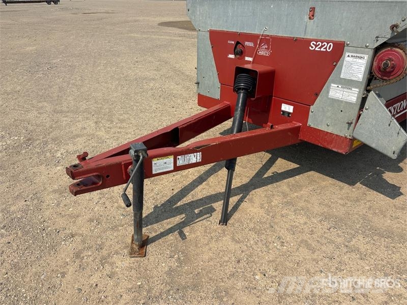Hesston S220 S/A Manure Spreader معدات توزيع السماد العضوي