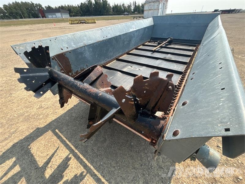 Hesston S220 S/A Manure Spreader معدات توزيع السماد العضوي