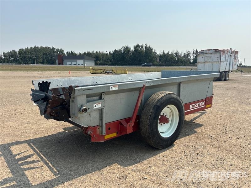 Hesston S220 S/A Manure Spreader معدات توزيع السماد العضوي
