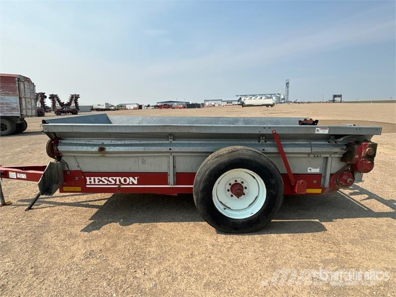Hesston S220 S/A Manure Spreader معدات توزيع السماد العضوي