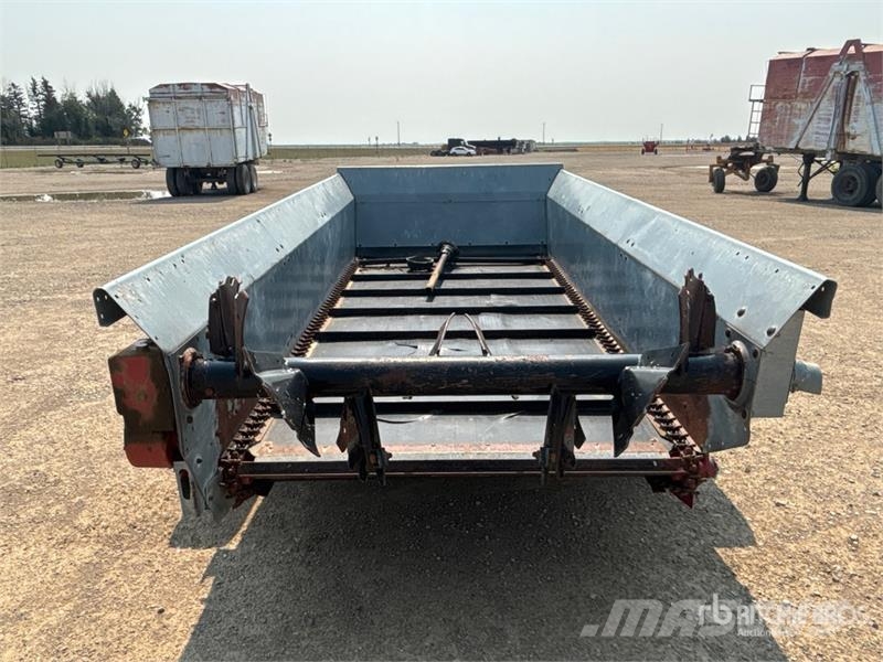 Hesston S220 S/A Manure Spreader معدات توزيع السماد العضوي