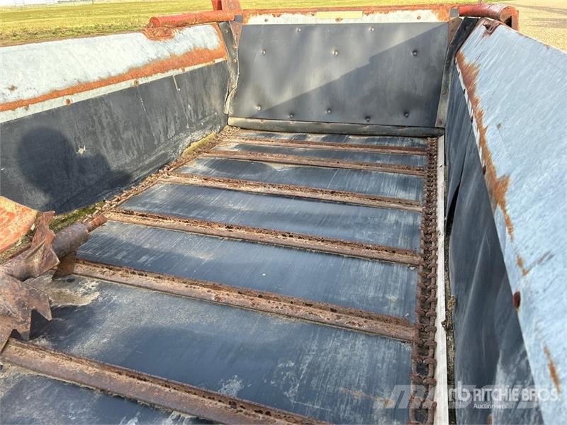 Hesston S310 T/A Manure Spreader معدات توزيع السماد العضوي