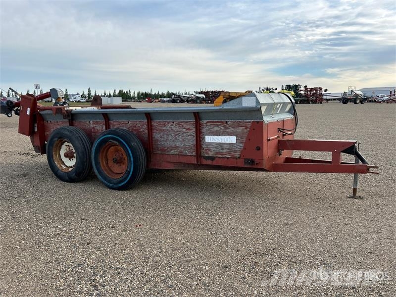 Hesston S310 T/A Manure Spreader معدات توزيع السماد العضوي