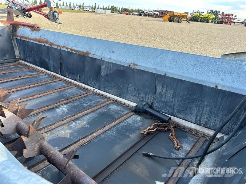 Hesston S310 T/A Manure Spreader معدات توزيع السماد العضوي