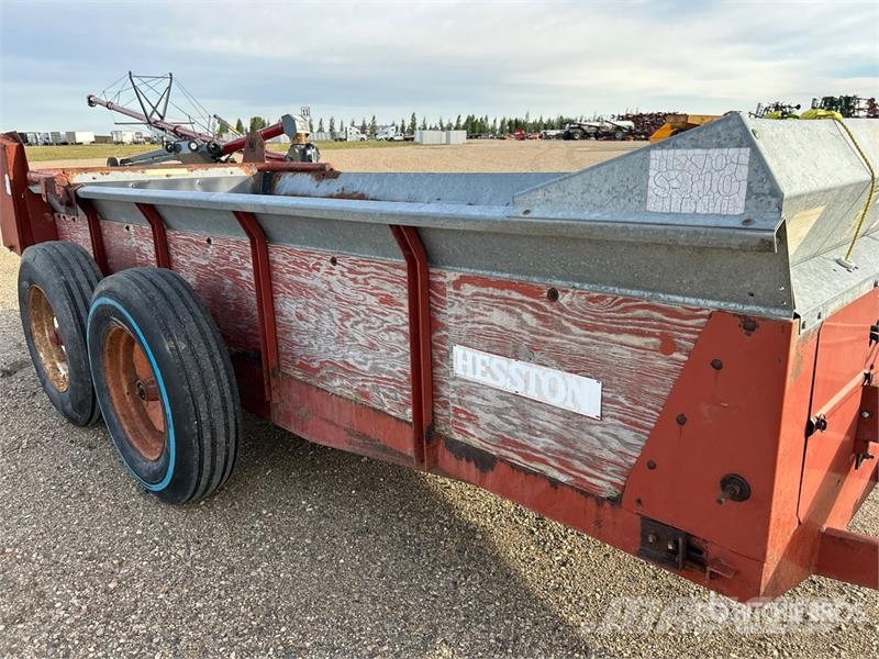 Hesston S310 T/A Manure Spreader معدات توزيع السماد العضوي