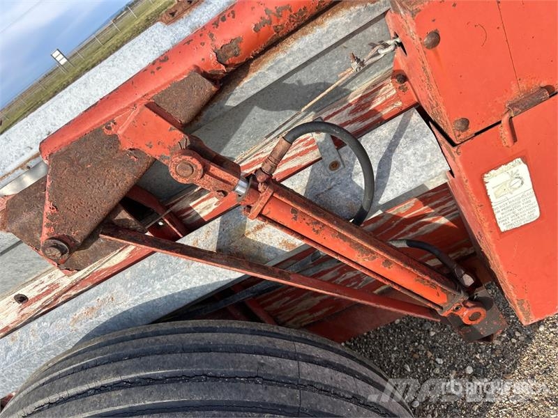 Hesston S310 T/A Manure Spreader معدات توزيع السماد العضوي