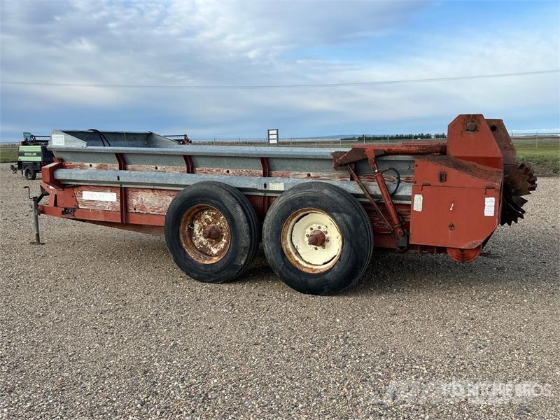 Hesston S310 T/A Manure Spreader معدات توزيع السماد العضوي