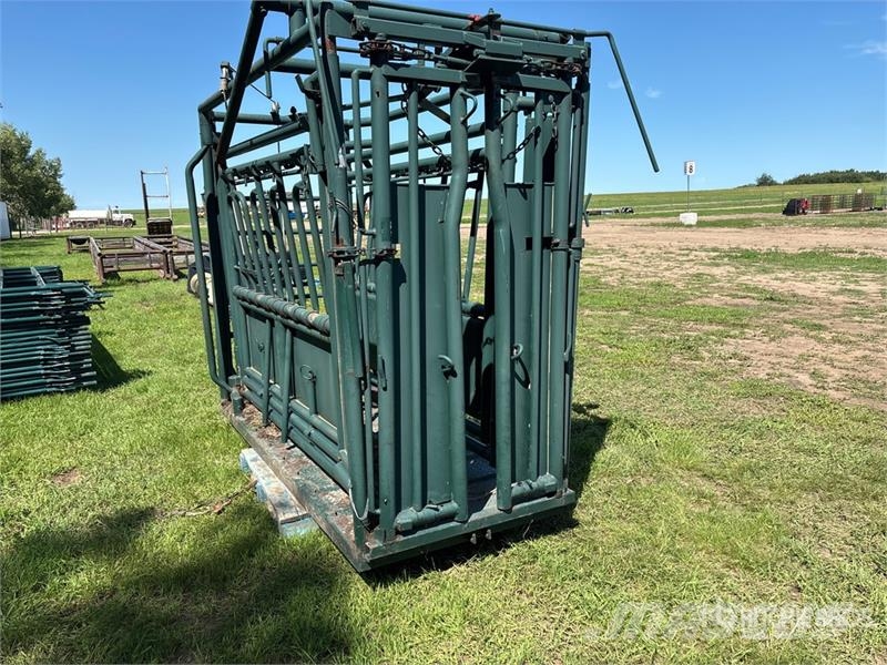 Hi-Hog Self-Catching Head Squeeze Chute Další