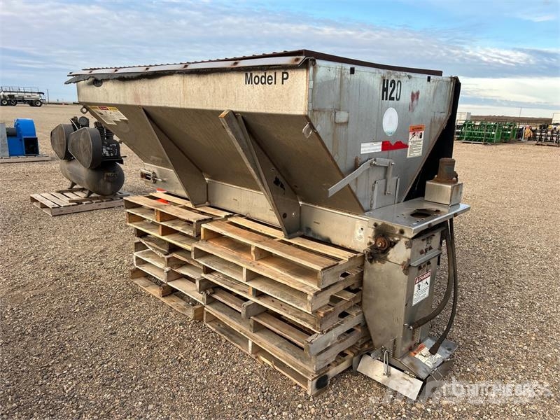 Hi-Way P-8 8 ft Salt Spreader Espalhadores de areia e sal