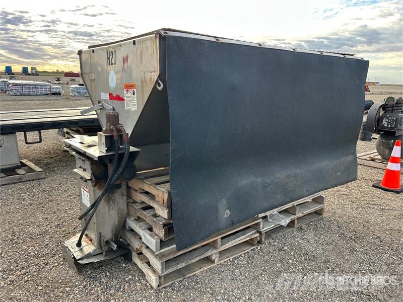 Hi-Way P-8 8 ft Salt Spreader Espalhadores de areia e sal