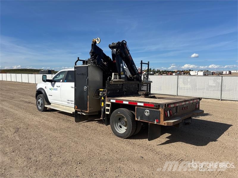 Hiab X-CLX078ES-4 2800 kg Knuckle Boom on Ram 5500 SLT شاحنات الرافعات