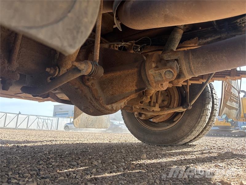 Hiab X-CLX078ES-4 2800 kg Knuckle Boom on Ram 5500 SLT شاحنات الرافعات