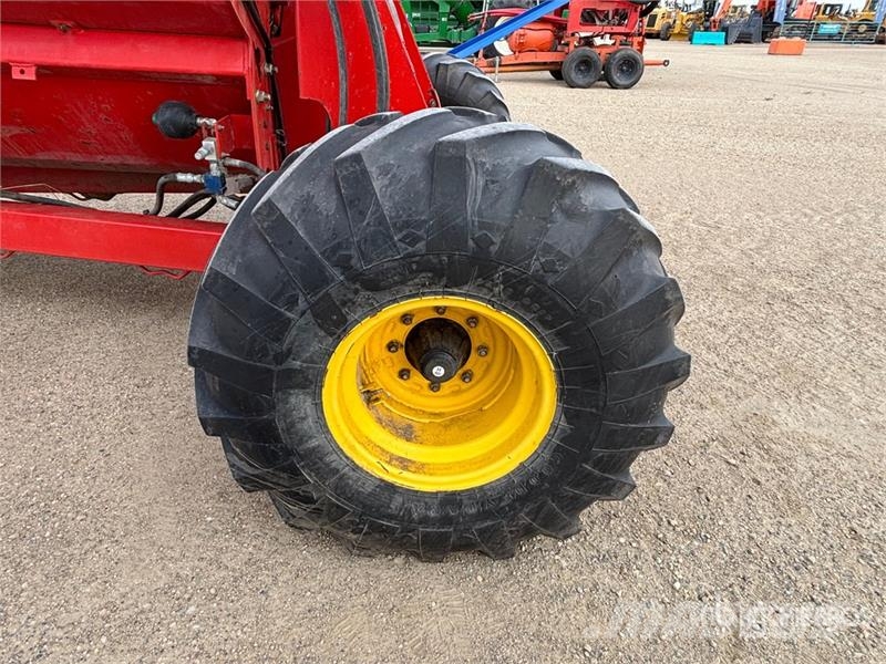 Highline Bale Pro CFR960 14 ft Hydraulic Bale Processor Dérouleuse, pailleuse