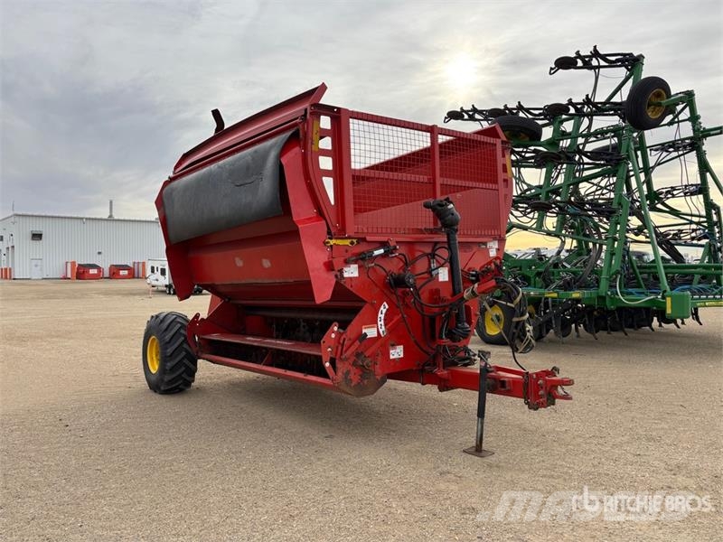 Highline Bale Pro CFR960 14 ft Hydraulic Bale Processor Dérouleuse, pailleuse