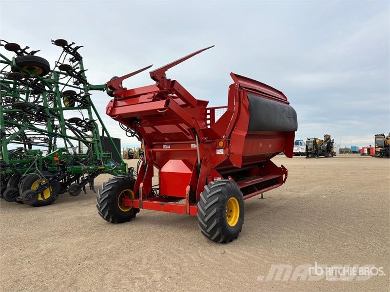 Highline Bale Pro CFR960 14 ft Hydraulic Bale Processor Dérouleuse, pailleuse