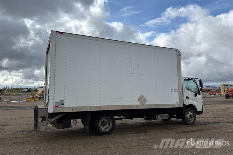 Hino 195 Camion cassonati