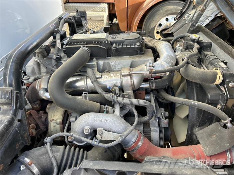 Hino 195 Camiones caja cerrada