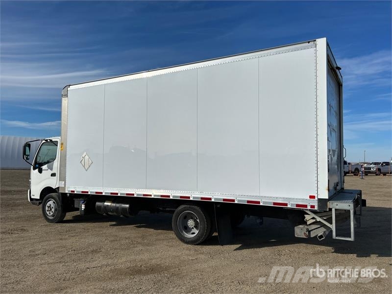 Hino 195 Camiones caja cerrada