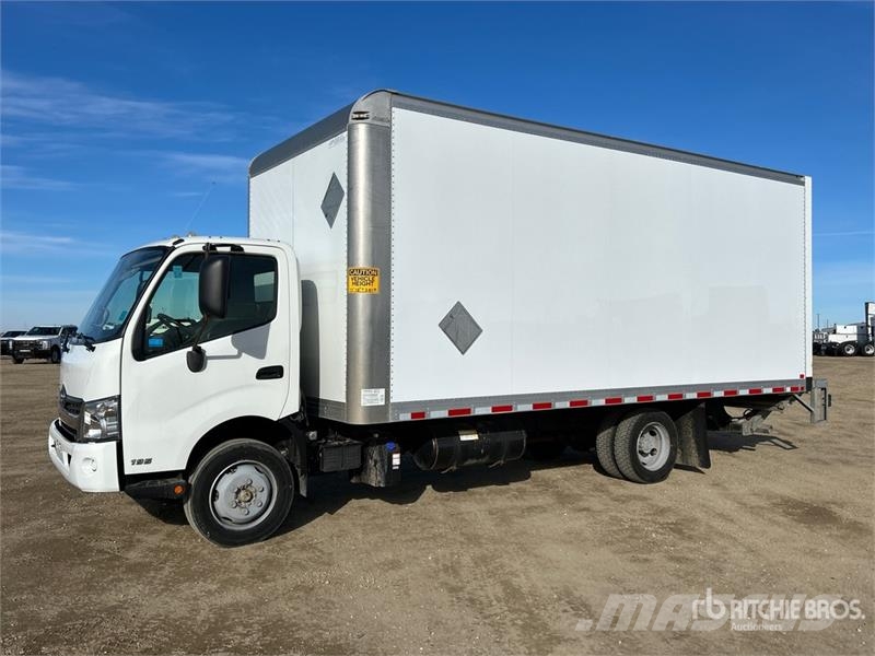 Hino 195 Camiones caja cerrada