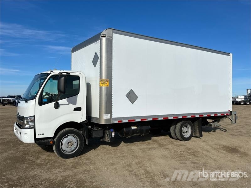 Hino 195 Camiones caja cerrada