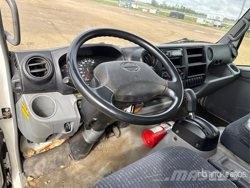 Hino 195 Camion cassonati